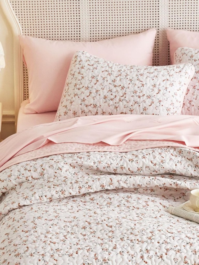 Floral Quilt Set, Coquette Cottagecore Aesthetic Cute Flower Pattern For Women T